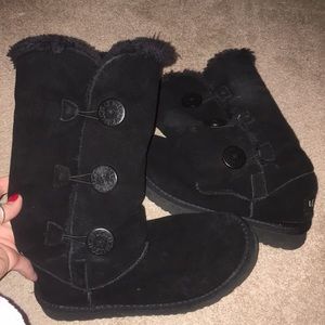 Black button up uggs
